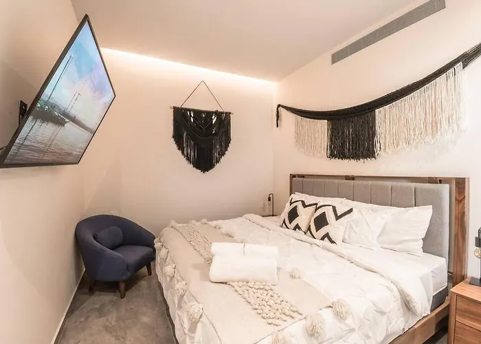 Mistiq Luxury Getaway Villa *