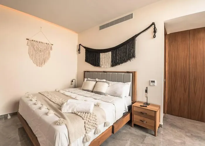 Mistiq Luxury Getaway Villa *
